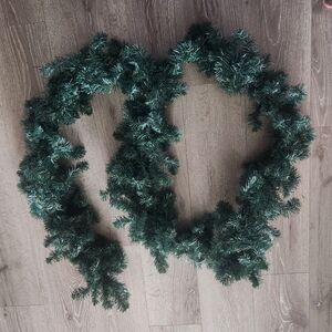 9ft Christmas Garland  (Artificial). Versatile and In Great Condition. Pre-owned